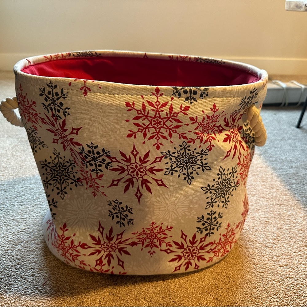 Collapsible Oval Snowflake Fabric Basket
With Rope Handles